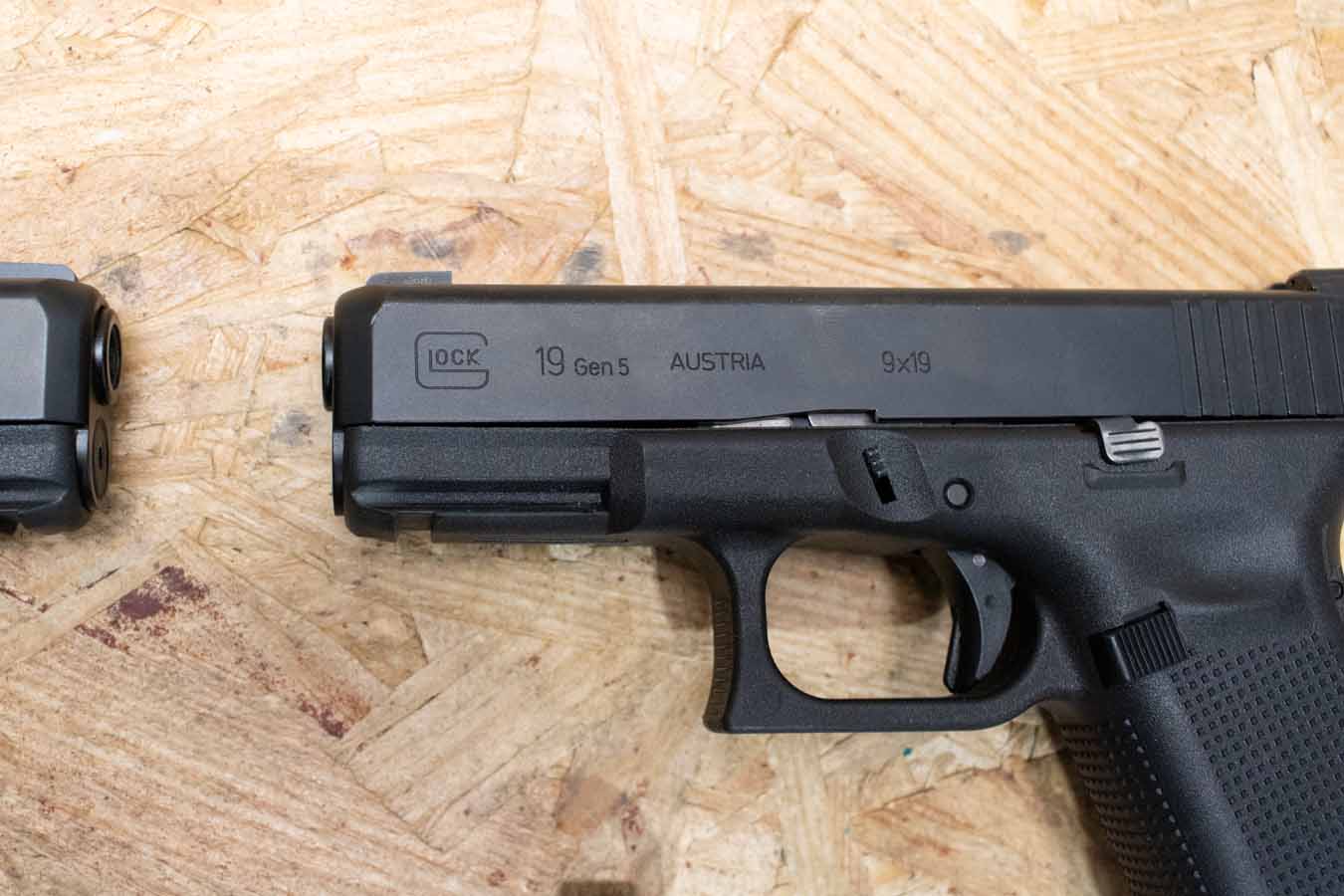 GLOCK 19Gen5 9mm Police Trade-In Pistols with Night Sights (Very Good Condition)